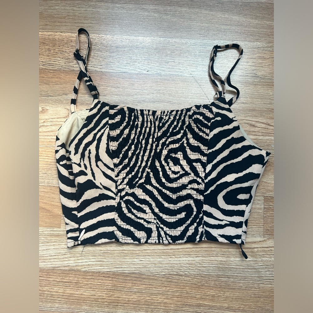 Superdown Cropped Tank - Picture 3 of 4